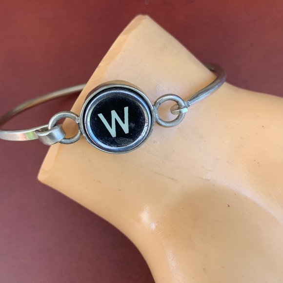 W typewriter key bracelet - Picture 2 of 5